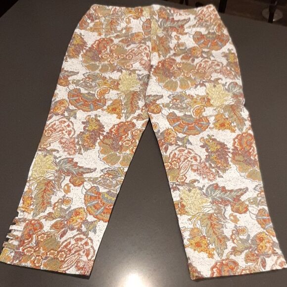 Slim-Sation by Multiples Pull On Capris - Picture 5 of 9